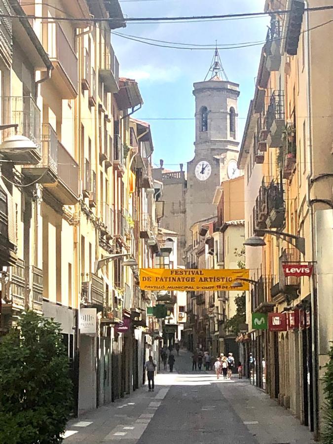 Precioso Piso En El Centro Neuralgico De Olot Apartment Bagian luar foto